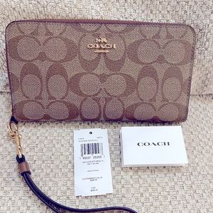 AUTHENTIC NWT COACH WRISTLET/ WALLET
